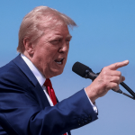 Трамп объявил о запрете на поездки для граждан из 12 стран