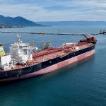 Два нефтяных танкера столкнулись и загорелись в районе Ормузского пролива