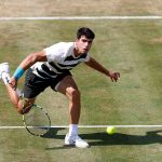 Алькарас обыграл счастливчика-неудачника Уолтона и вышел вперед в Queen’s Club