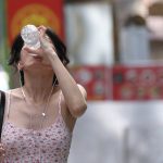 Миллионы людей в США обливаются потом из-за первой сильной жары в этом году