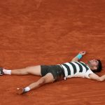 Открытый чемпионат Франции: Алькарас эпично выигрывает в пяти сетах у Синнера и завоевывает титул