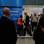 Вступает в силу запрет Трампа на поездки, запрещающий гражданам 12 стран въезжать в США