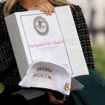 Трамп и Белый дом борются за то, чтобы остановить последствия заговора Эпштейна
