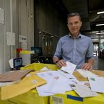 Италия сортирует огромные пачки почты для популярного папы Льва