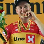 Абрахамсен выиграл этап Тур де Франс, а Погакар пережил панику