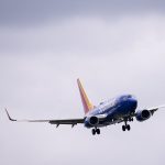 США: Самолет, направлявшийся в Лас-Вегас, резко снизился на 500 футов при взлете, чтобы избежать столкновения в воздухе