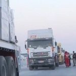 Грузовики с гуманитарной помощью начинают движение в сторону Газы через контрольно-пропускной пункт Рафах: египетский телеканал AlQahera News TV