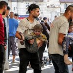 Спасатели Газы сообщают, что израильские военные убили 25 человек, в том числе 12 в приюте для перемещенных лиц