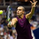 Открытый чемпионат США: Алькарас выходит во второй круг, а Винус эмоционально выходит из игры