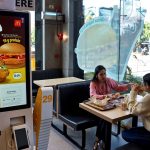 В Индии, страдающей от дефицита белка, McDonald’s, Болливуд и крикет подпитывают увлечение оздоровлением