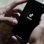 TikTok от Bytedance временно приостанавливает трансляцию в Индонезии из-за протестов