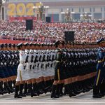 Смотрите: Си Цзиньпин демонстрирует силу на военном параде с Путиным и Кимом