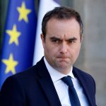 Новый премьер-министр Франции Себастьен Лекорну вступит в должность на фоне протестов