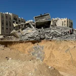 Израиль наносит удар по Газе, сообщают СМИ