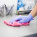 Саудовская Аравия запрещает работодателям взимать плату за наем домашней прислуги и получение разрешений