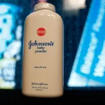 Johnson & Johnson выплатит 966 миллионов долларов по делу о раке из-за талька после того, как будет признана виновной