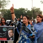 Партия экс-премьера Пакистана Хана требует встречи на фоне проблем со здоровьем