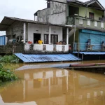 Шри-Ланка объявляет чрезвычайное положение из-за циклона, число погибших достигло 132 человек; 176 пропали без вести