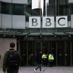 Би-би-си оказалась под перекрестным огнем поляризованного политического и медийного ландшафта